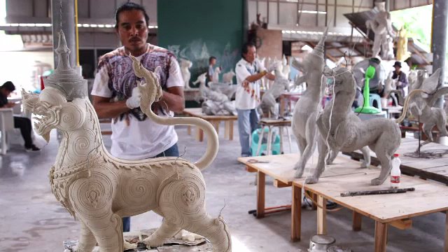 ประติมากรรมช่างปั้นเมืองเพชร