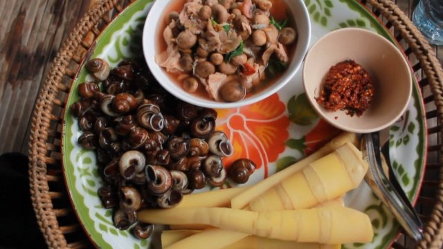 "ฉันรักเขา" บ้านม่วงไข่​