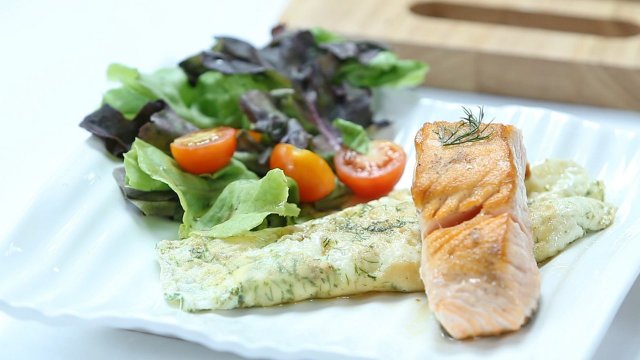 เมนูคุมน้ำหนัก ไวท์ออมเล็ตแซลมอน