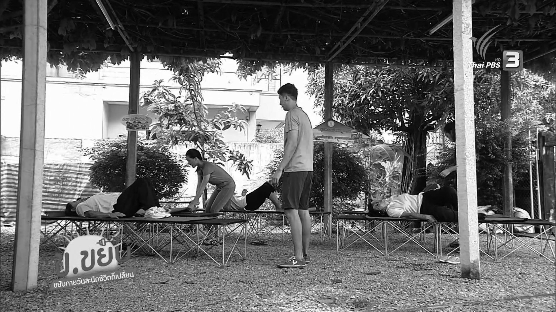 ท่าบริหารกล้ามเนื้อลำตัวบนเตียงสำหรับผู้สูงอายุ