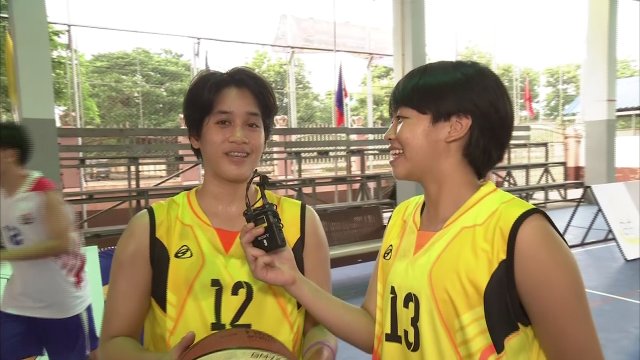 พูดคุยกับน้องๆนักกีฬาสตรีทบาสรุ่น18ปีหญิงจากทีมโรงเรียน สตรีศึกษา จังหวัด ร้อยเอ็ด