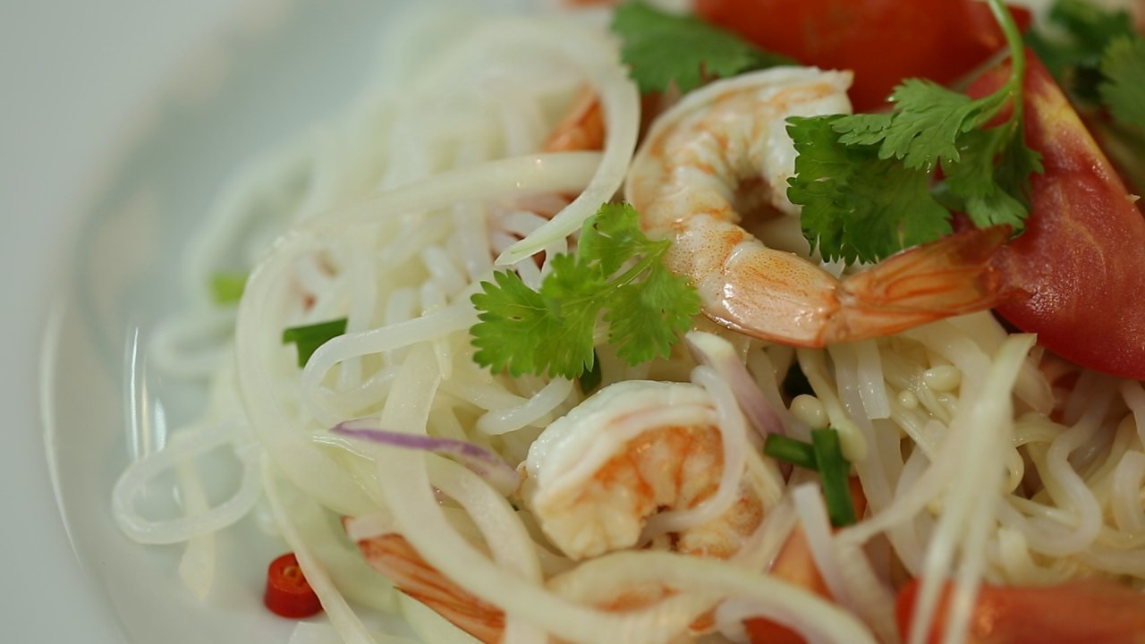 คนสู้โรค - รู้สู้โรค : ไม่กินมื้อเย็น ช่วยลดน้ำหนักจริงหรือ