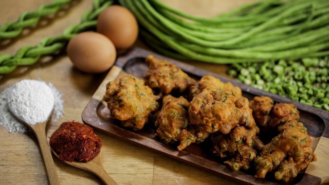 หมูม้วนถั่วฝักยาว