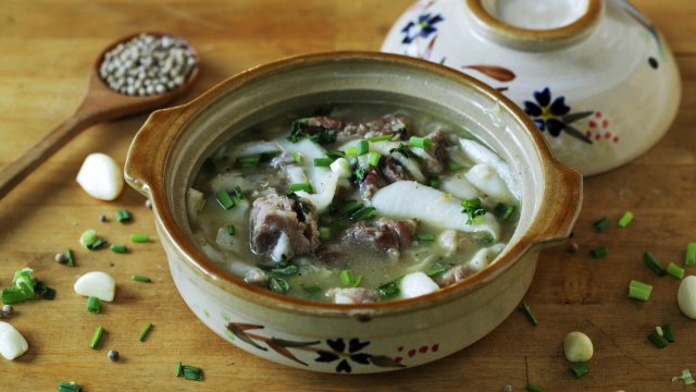 ต้มกระดูกหมูมะพร้าวอ่อน