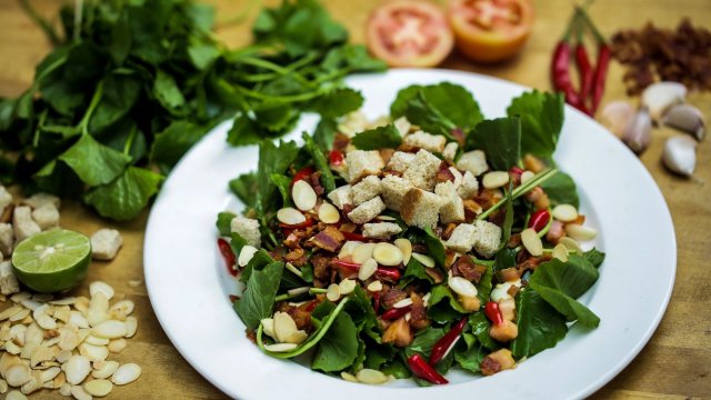 สลัดไทยใบบัวบก