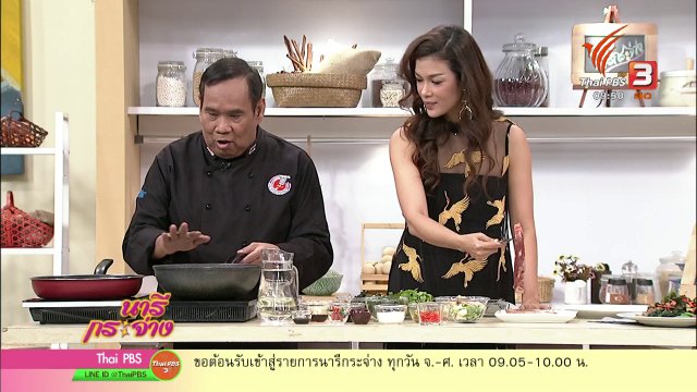 ครัวนารี : ผักโขมผัดพริกกระเทียม กับเนื้อราดซอสกะเพราและน้ำพริกเผา