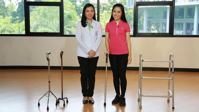 ปรับก่อนป่วย : การใช้ไม้เท้า