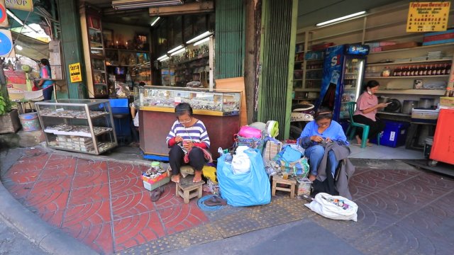 "รับจ้างชุนผ้า" ภูมิใจในอาชีพที่ย่าให้มา