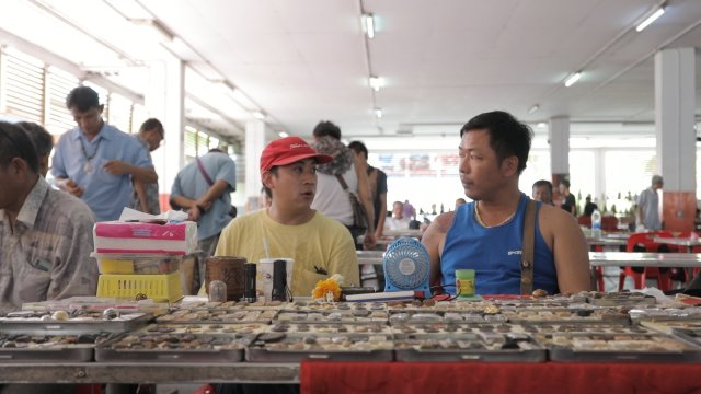 จับเข่าคุย "พี่ตี๋" แผงพระเครื่อง