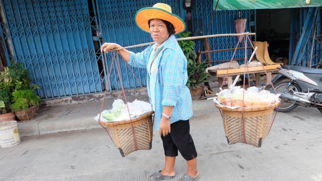 "หาบเร่" เดลิเวอรี่โบราณ ส่งความสดใหม่ ถึงหน้าบ้าน